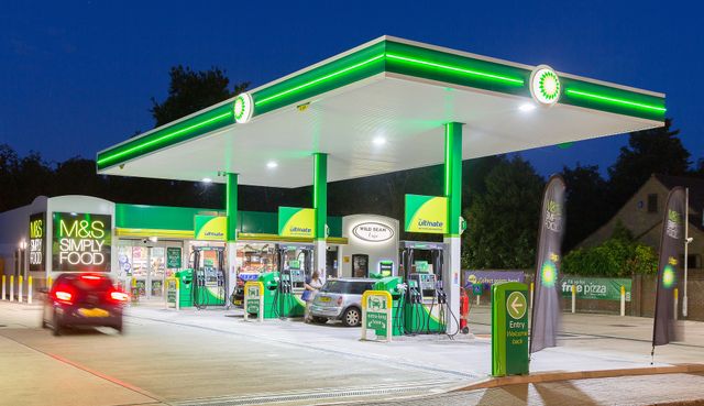 Petrol stations to charge Electric Vehicles 1